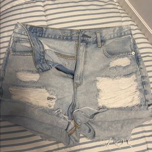 Super cute AE mom shorts, size 6!
